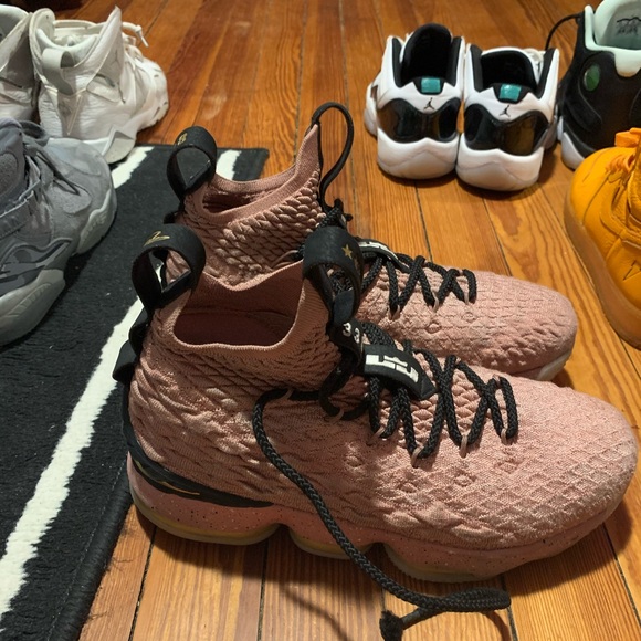 Lebron 15 - Picture 4 of 6